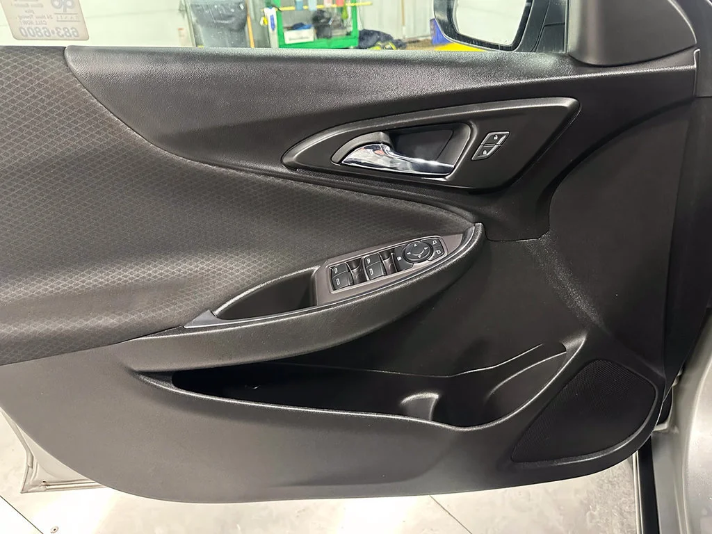Used 2020 SILVER ICE METALLIC Chevrolet LT image 19