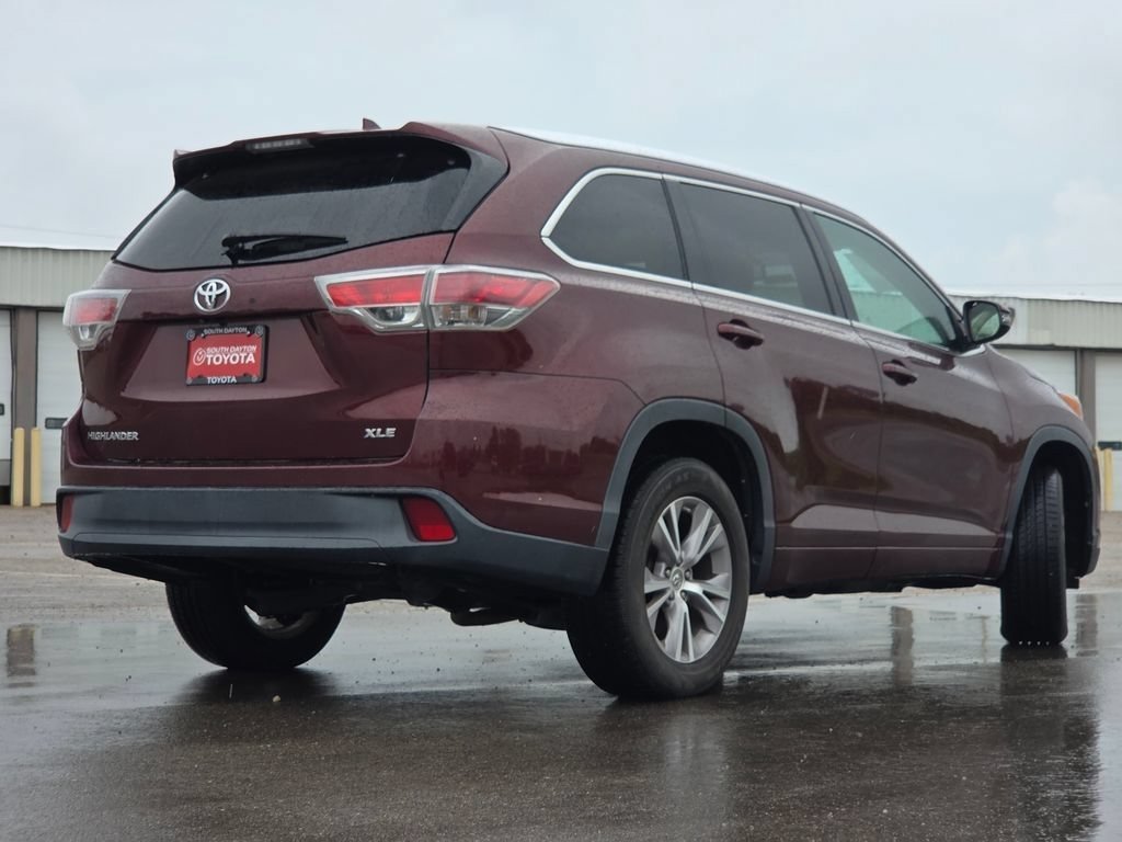 Used 2015 Ooh La La Rouge Mica Toyota XLE V6 image 25