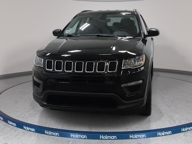 Used 2020 Diamond Black Crystal Pearlcoat Jeep Sport image 3