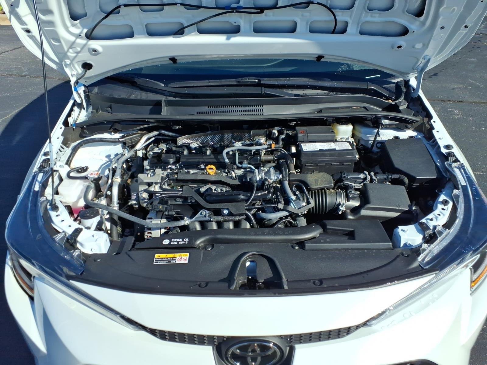 Used 2026 Wind Chill Pearl Toyota LE image 28