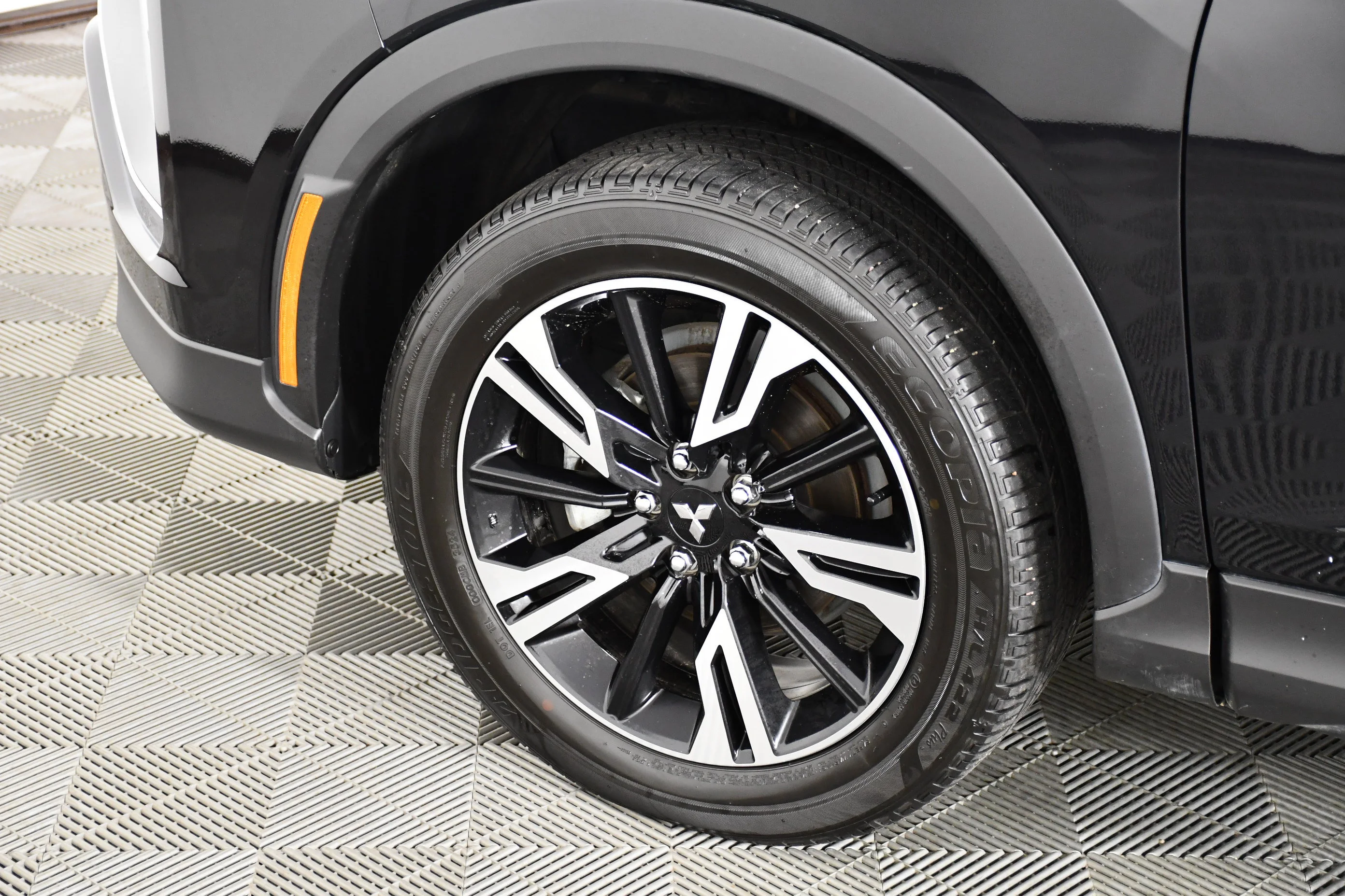 Certified Used 2025 Black Mitsubishi SE image 50