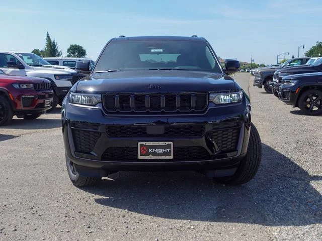 New 2026 Diamond Black Crystal Pearl-Coat Exterior Paint Jeep Altitude image 2