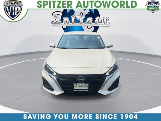 Certified Used 2023 White Nissan 2.5 SV image 3