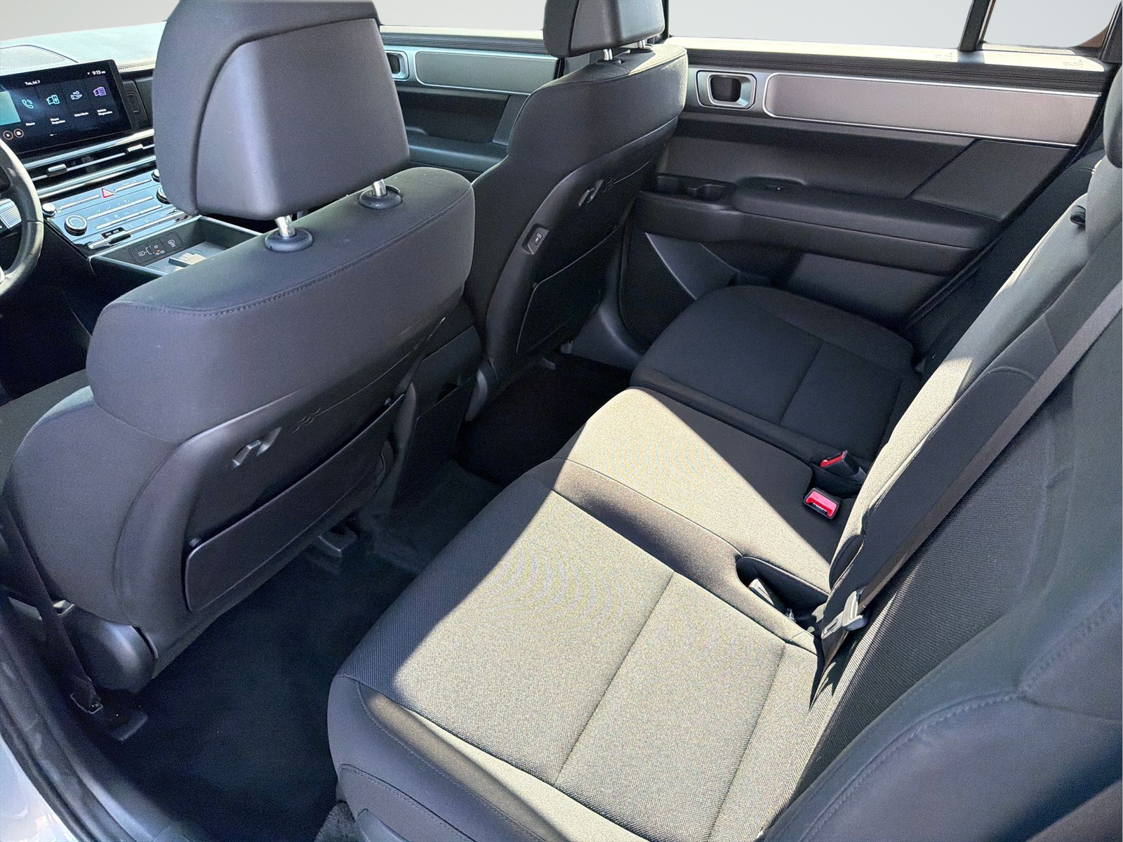 Used 2024 Silver Hyundai SE image 31
