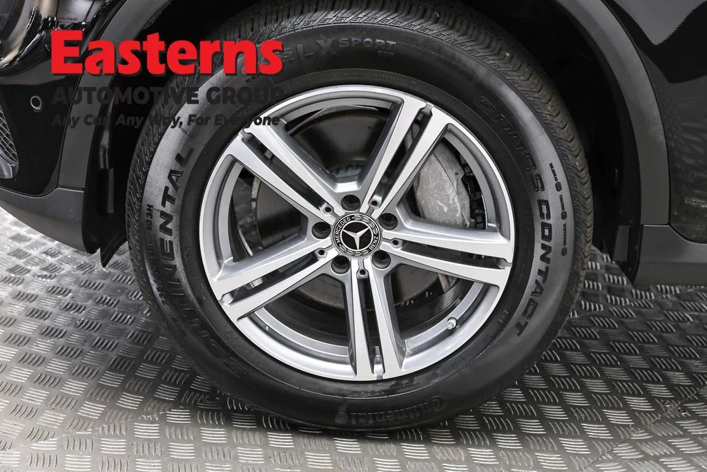 Used 2021 Black Mercedes-Benz GLC 300 image 33