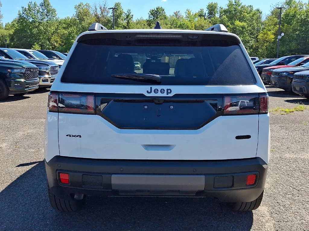 New 2026 Bright White Clear-Coat Exterior Paint Jeep Overland image 7