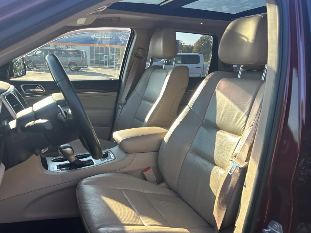 Used 2017 Velvet Jeep Limited image 9
