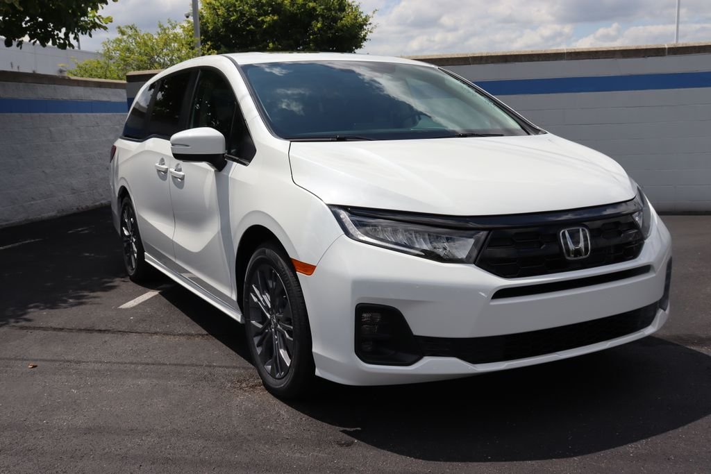 New 2027 Platinum White Pearl Honda Touring image 7