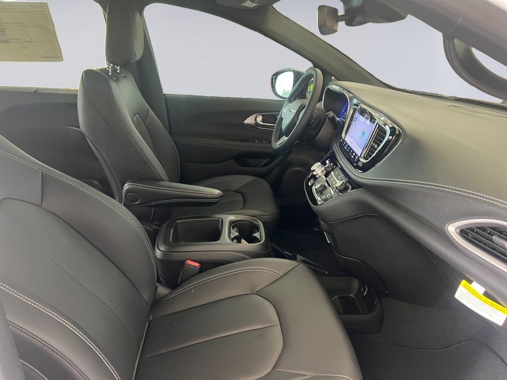 2026 Chrysler Pacifica Select - Photo 17