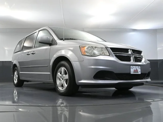 Used 2013 Silver Dodge SXT image 49