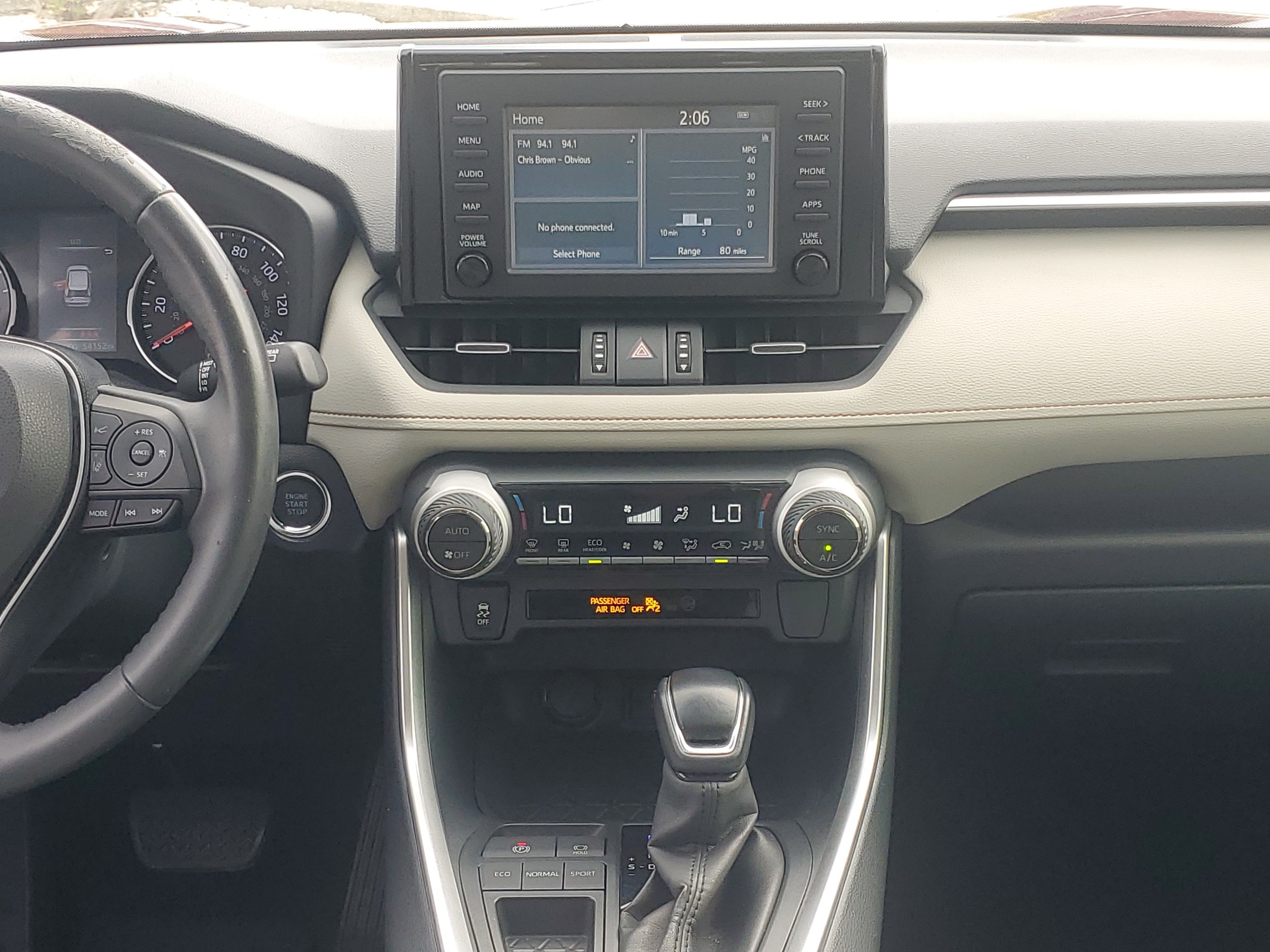 Used 2019 Pearl Toyota XLE Premium image 18