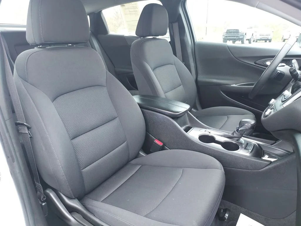 Used 2024 White Chevrolet LT image 29