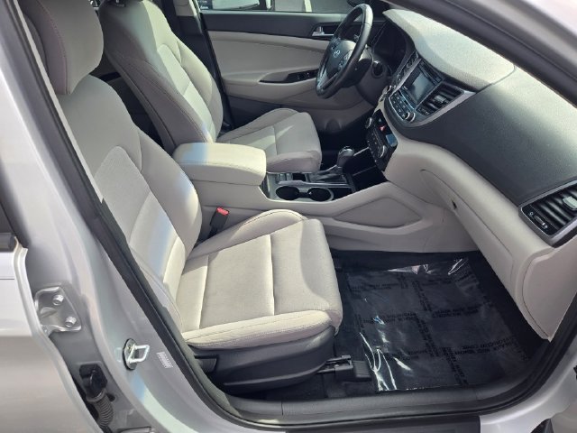 Used 2016 Silver Hyundai Sport image 5