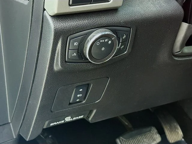 Used 2018 White Ford Lariat image 10
