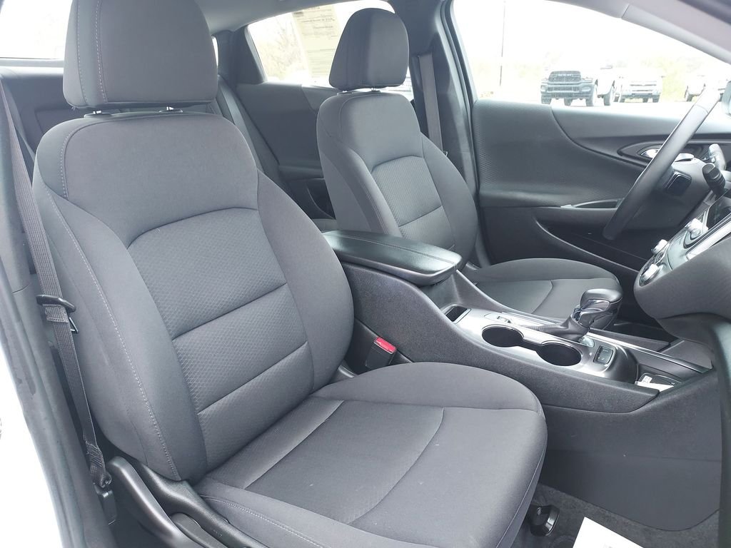 Used 2024 White Chevrolet LT image 29