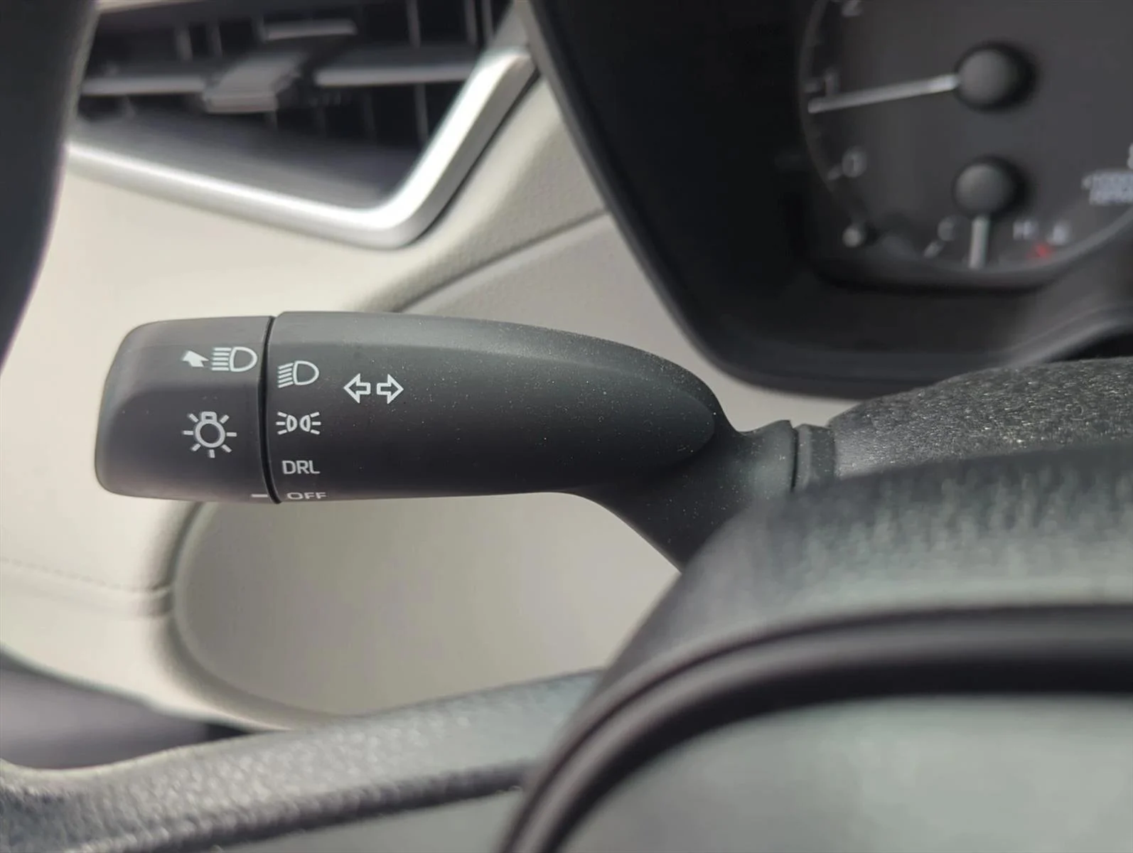 Used 2025 Sonic Silver Toyota L image 13