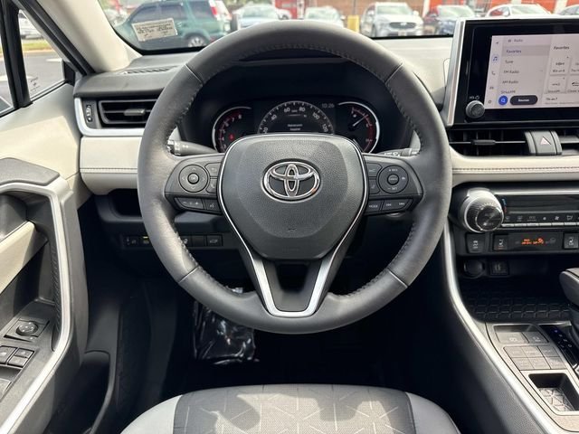 Used 2023  Toyota XLE image 17