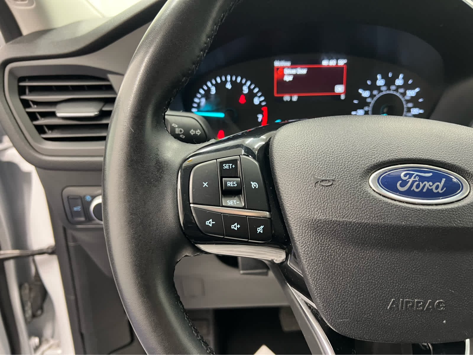 Used 2021 Oxford White Ford SE image 15