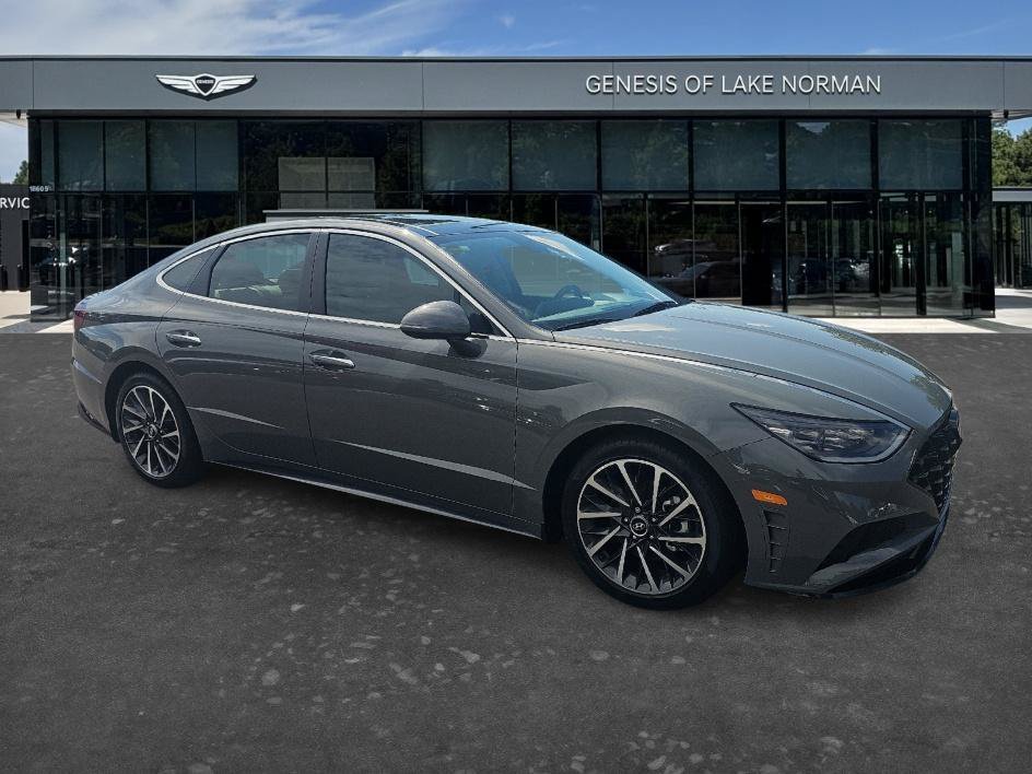 Used 2022 Hampton Gray Hyundai Limited image 3