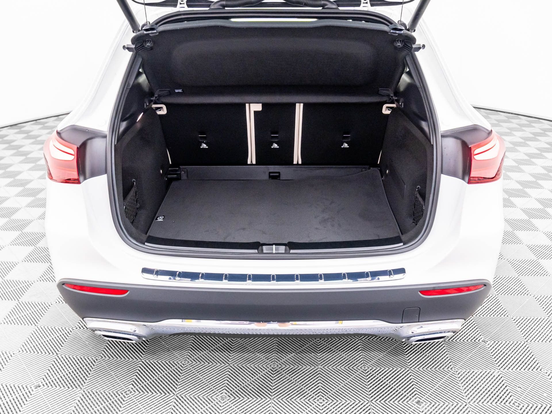 Certified Used 2026 White Mercedes-Benz GLA 250 image 34