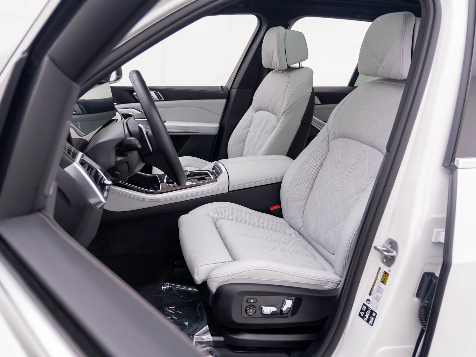 Certified Used 2026 White BMW xDrive40i image 17