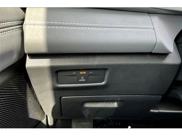 New 2026 Platinum Gray Metallic Volkswagen 2.0T SE image 17
