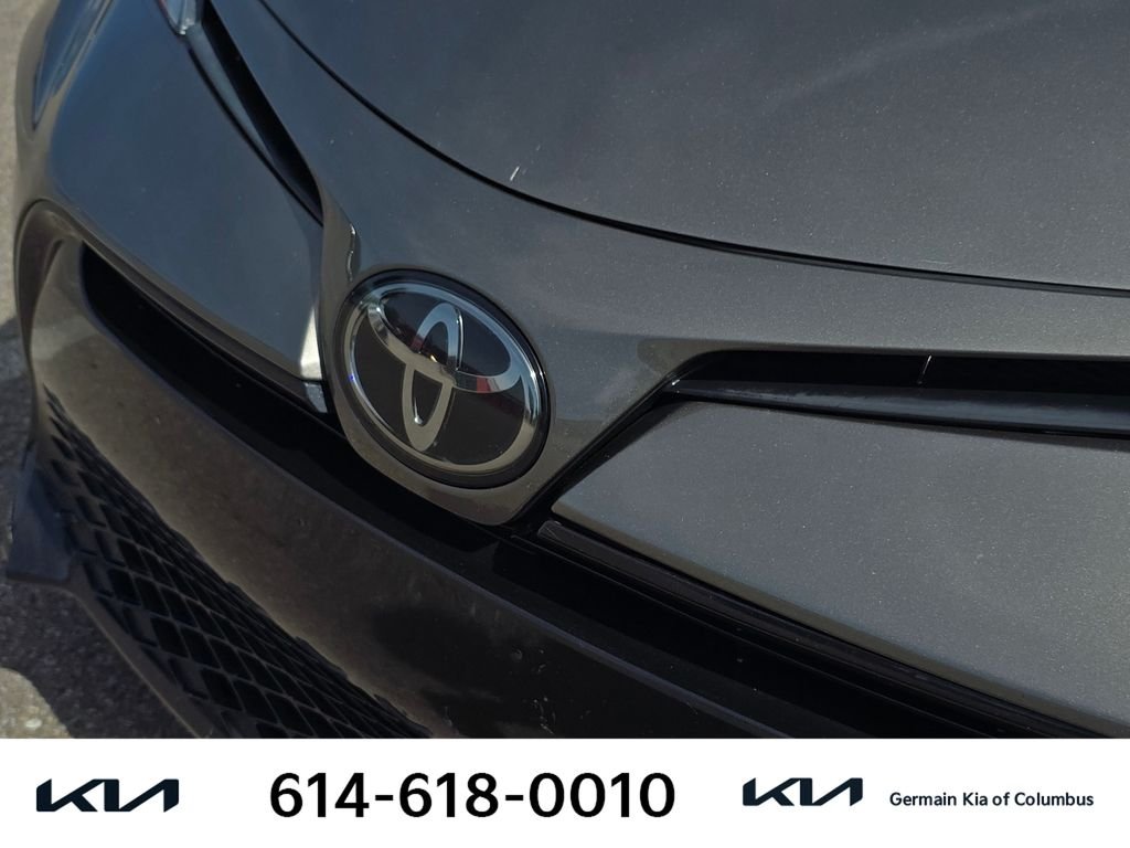 Used 2017  Toyota SE image 13