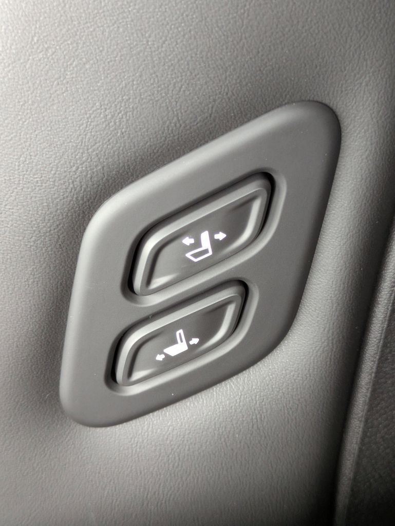 New 2026 Ceramic Silver Kia EX image 18