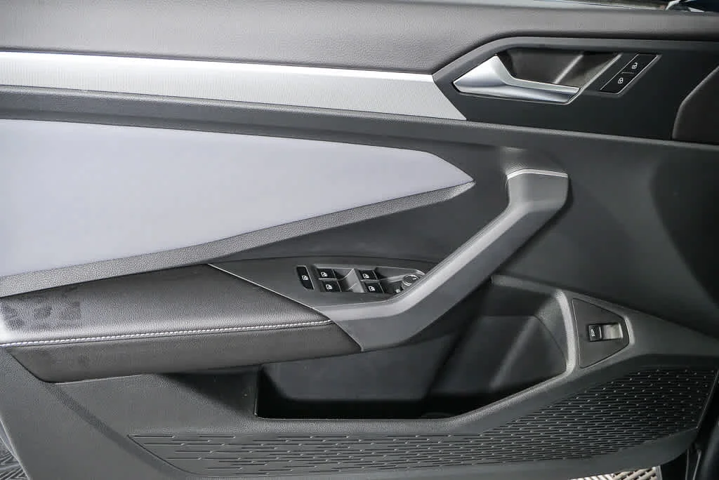 New 2026 Platinum Gray Metallic Volkswagen SE image 6