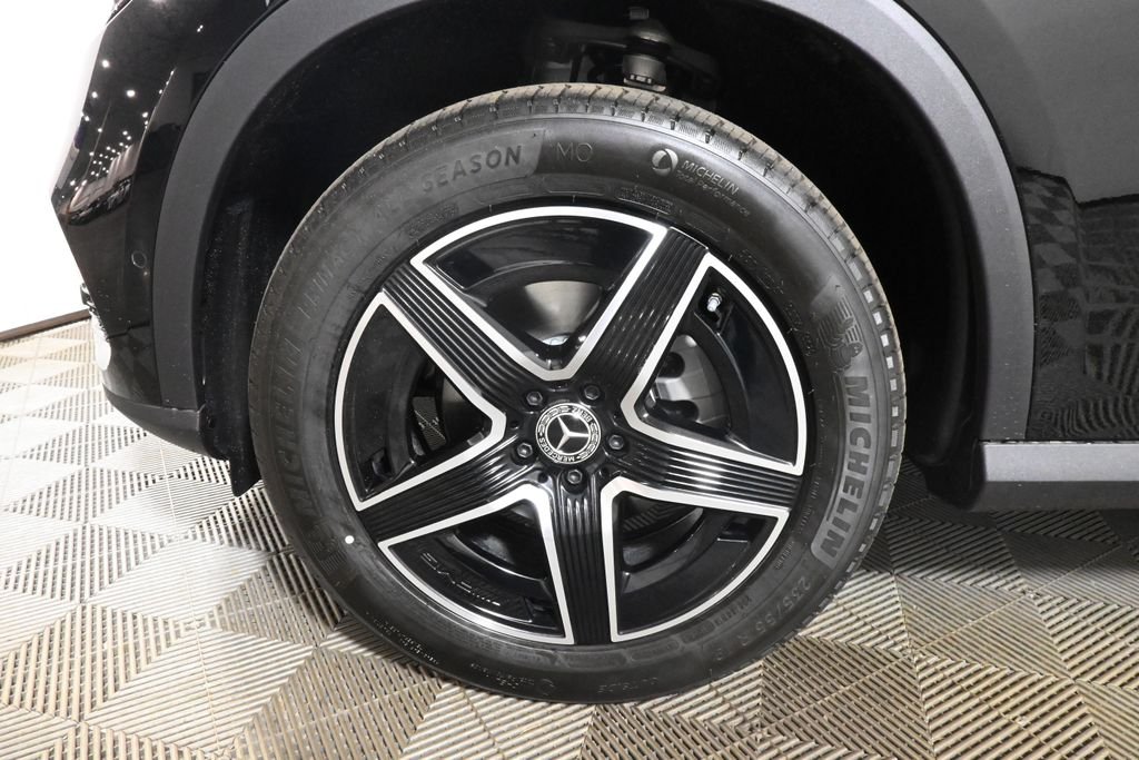 Used 2026 Black Mercedes-Benz GLC 300 image 12