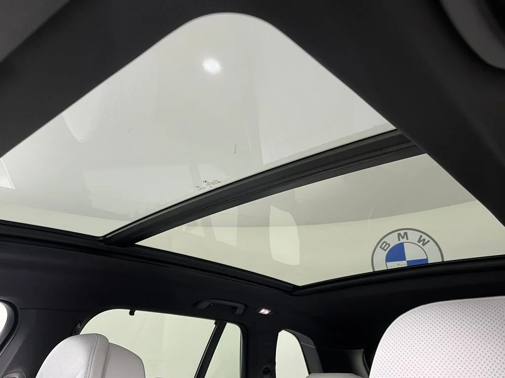 Used 2024 White BMW xDrive40i image 31