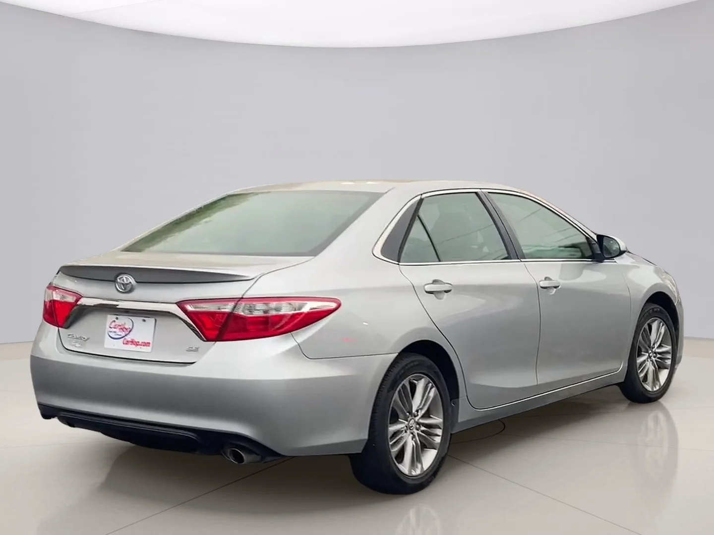 Used 2017 Silver Toyota LE image 5