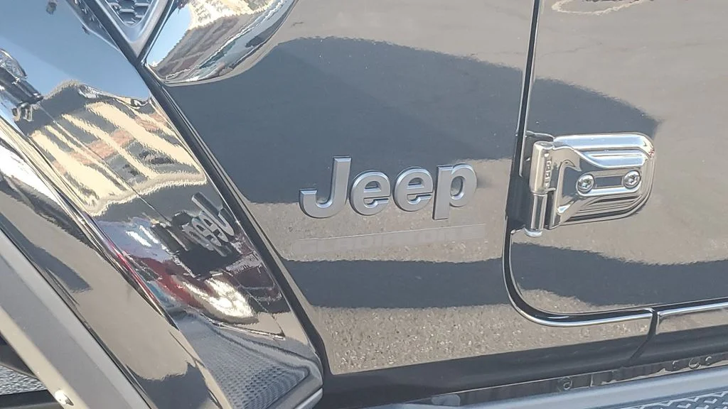 Used 2025 Black Jeep High Tide image 8