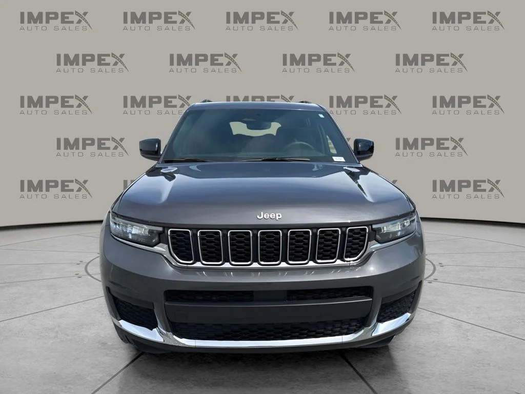 Used 2024 Gray Jeep Laredo X image 8