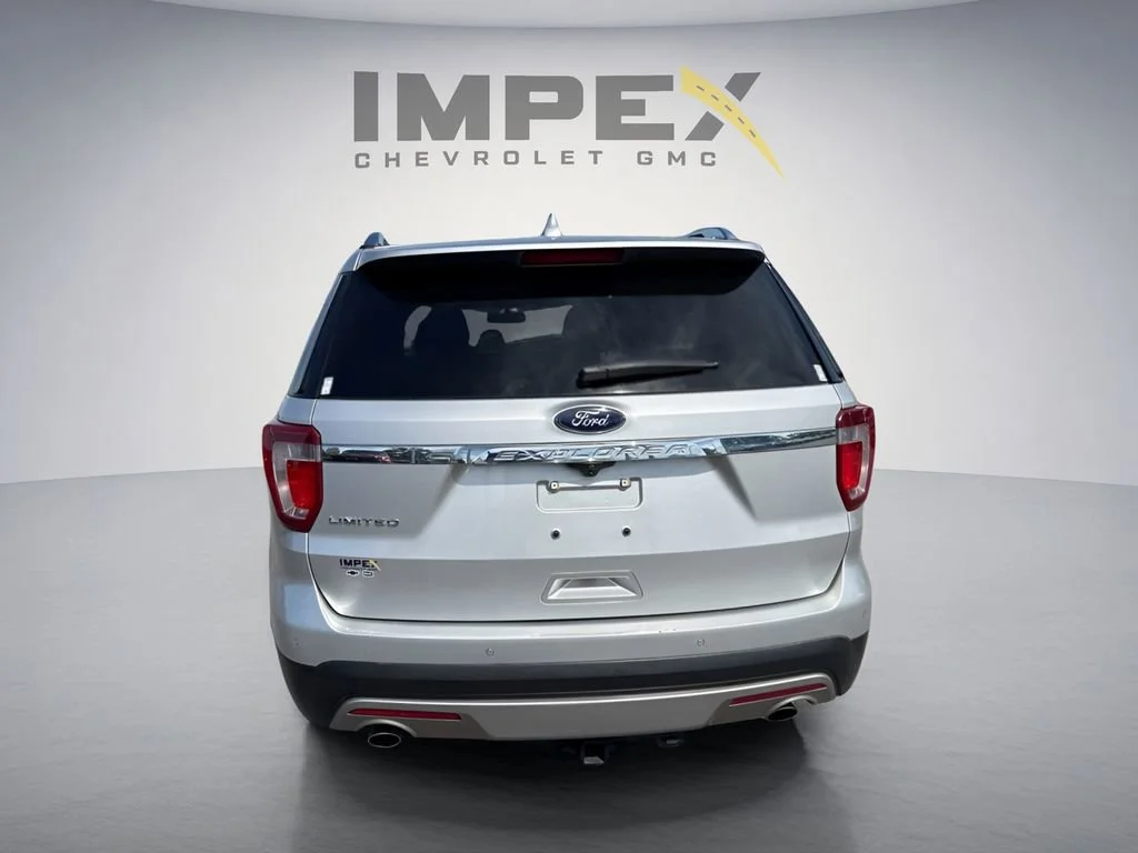 Used 2017  Ford Limited image 4