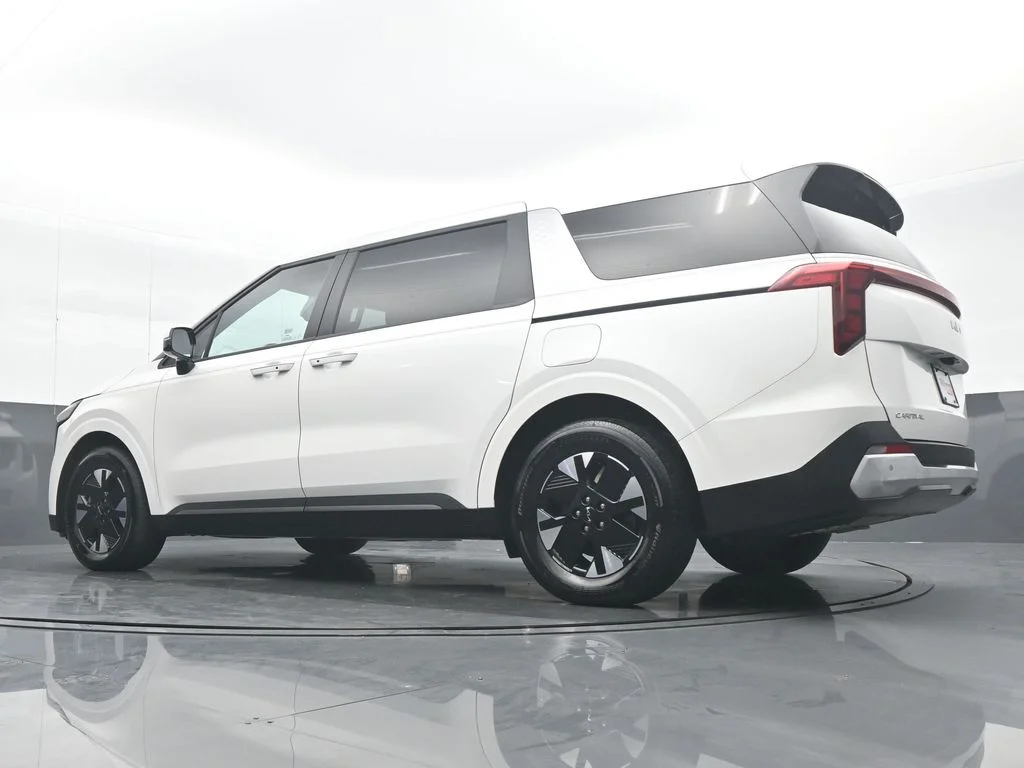Used 2026 White Kia LXS image 30
