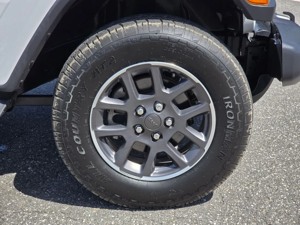 Certified Used 2020 White Jeep Overland image 22