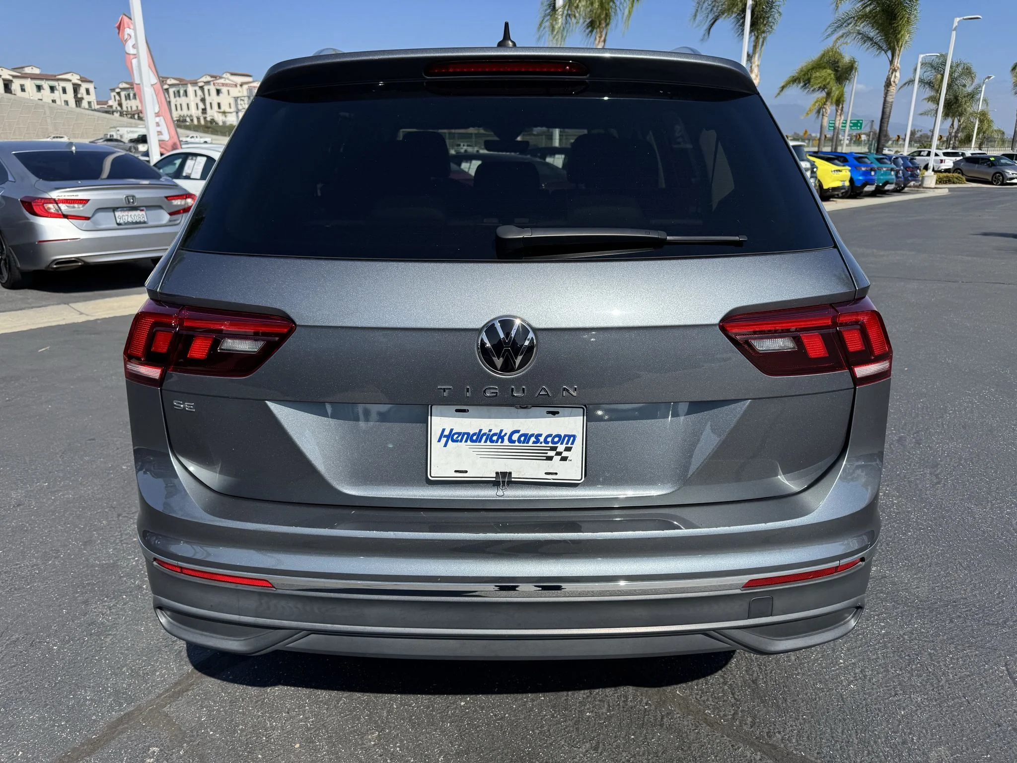 Used 2023 Platinum Gray Metallic Volkswagen SE image 11