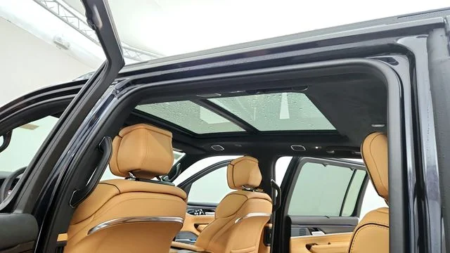 2025 Jeep Grand Wagoneer Series III - Photo 13
