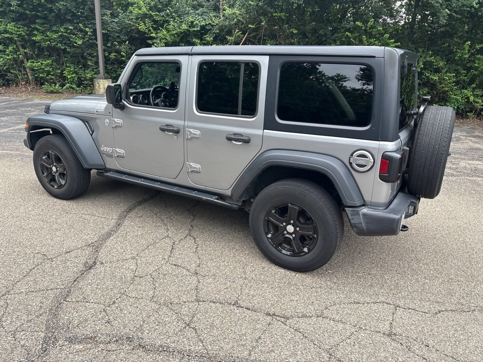 Used 2018 Billet Silver Metallic Clearcoat Jeep Sport S image 6