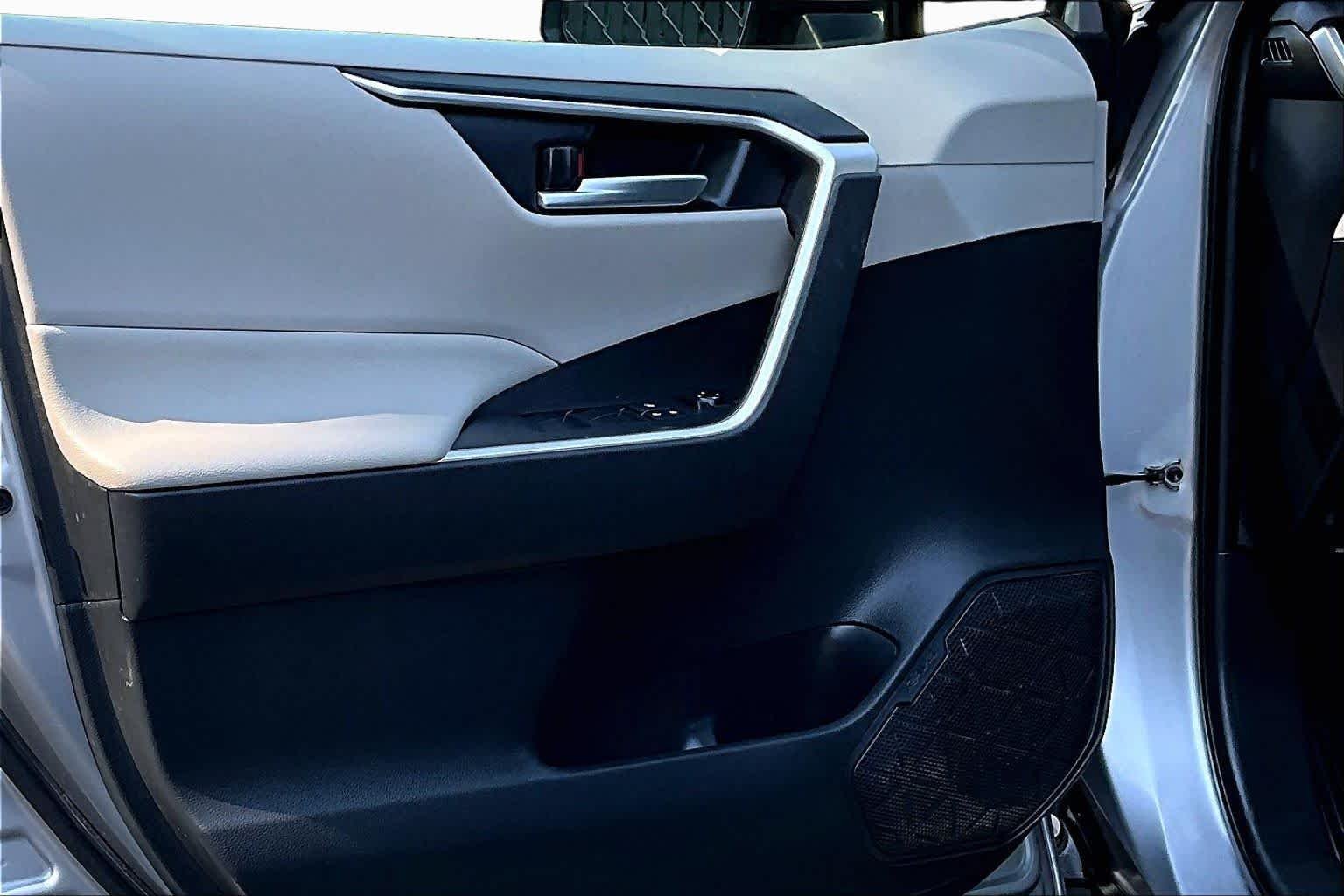 Used 2020 Silver Sky Metallic Toyota XLE image 22