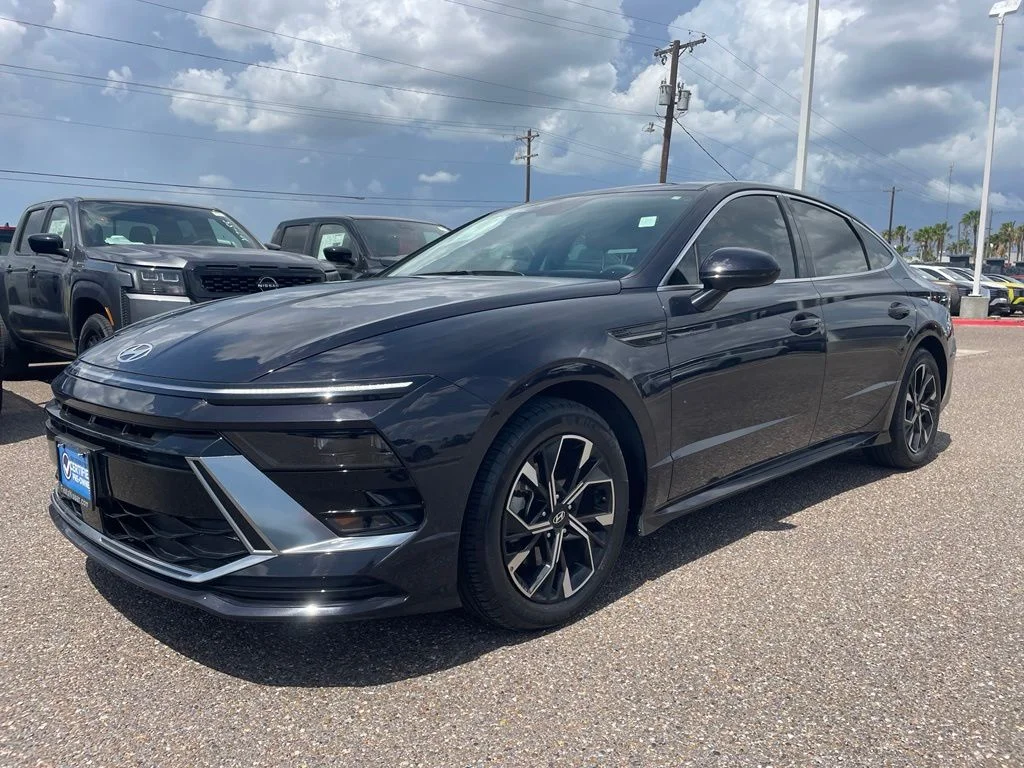 Used 2024 Blue Hyundai SEL image 3