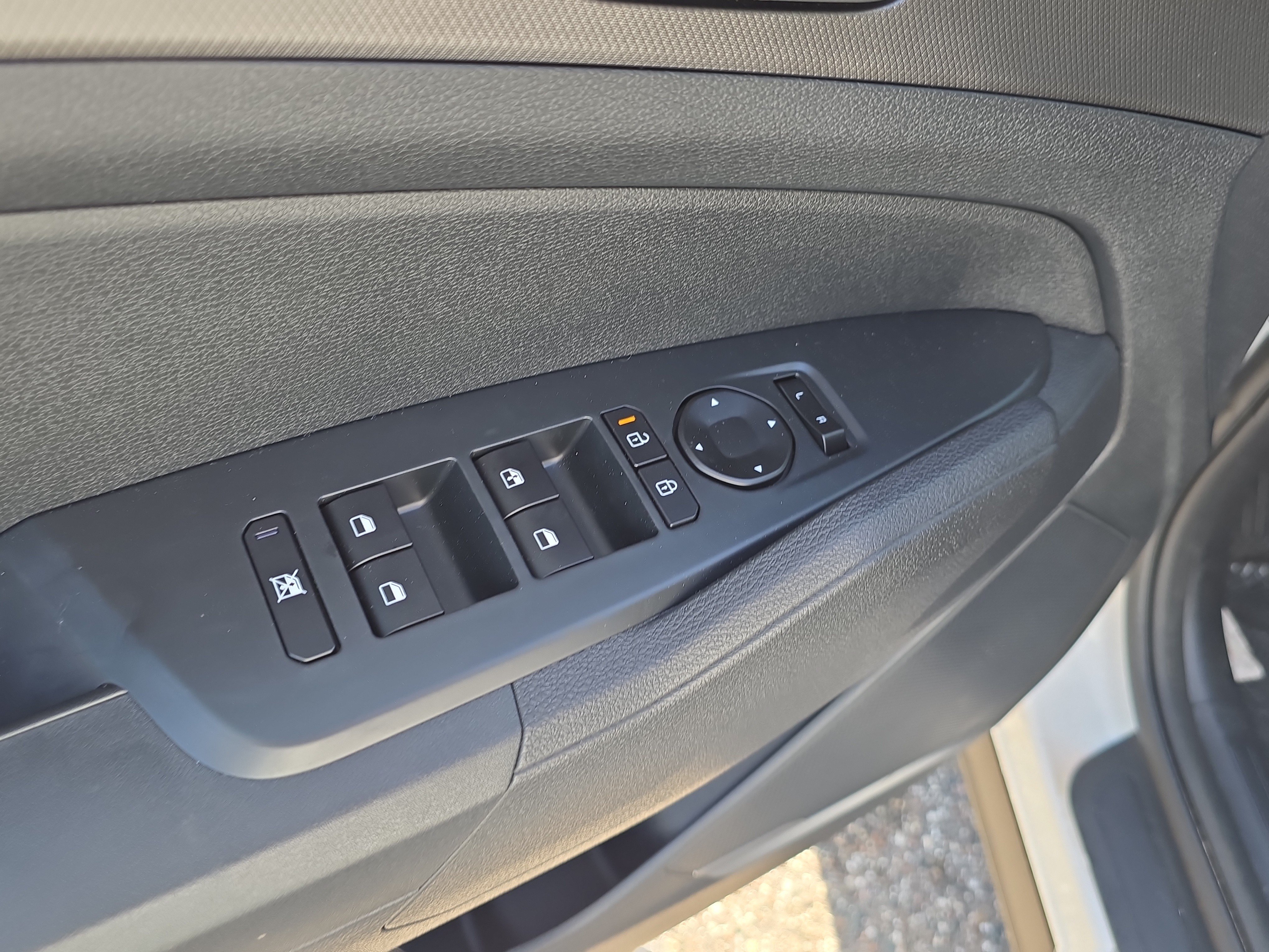 New 2026 Glacial White Kia LX image 19