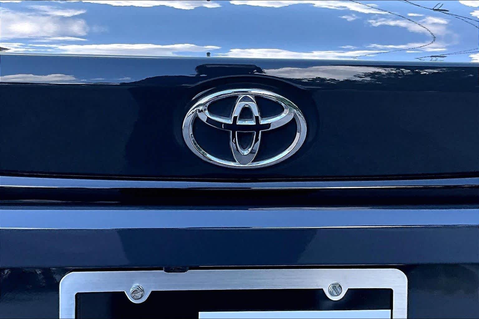 Used 2023 Underground Toyota LE image 31