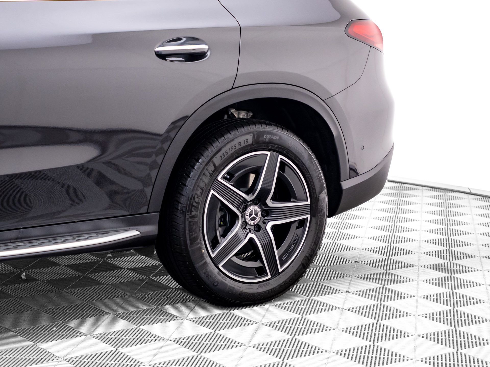 New 2027 Graphite Grey Metallic Mercedes-Benz GLC 300 image 36
