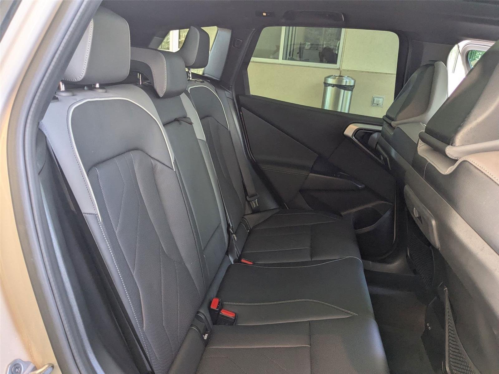 Used 2025 Dune Grey Metallic BMW M50 xDrive image 29
