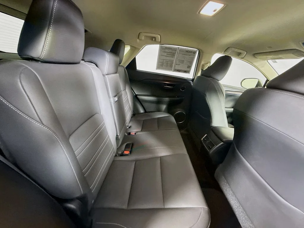 Used 2021 Eminent White Pearl Lexus Base image 27