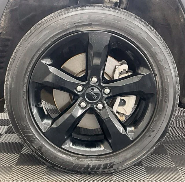 Used 2023 White Jeep Altitude image 19