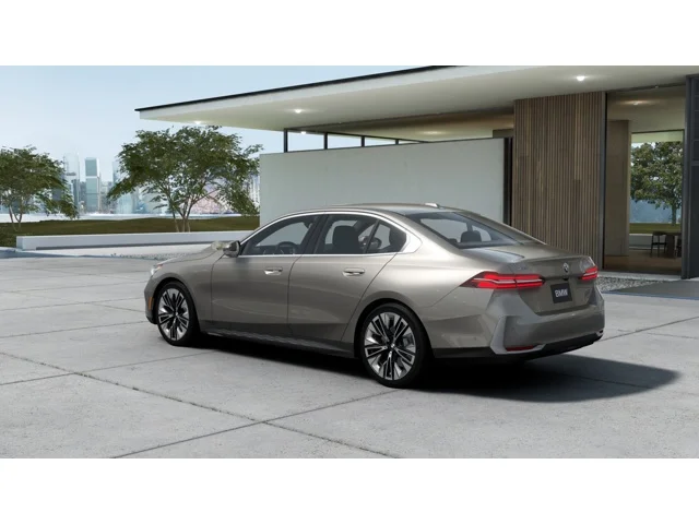 New 2026 Oxide Grey Metallic BMW 530i xDrive image 2