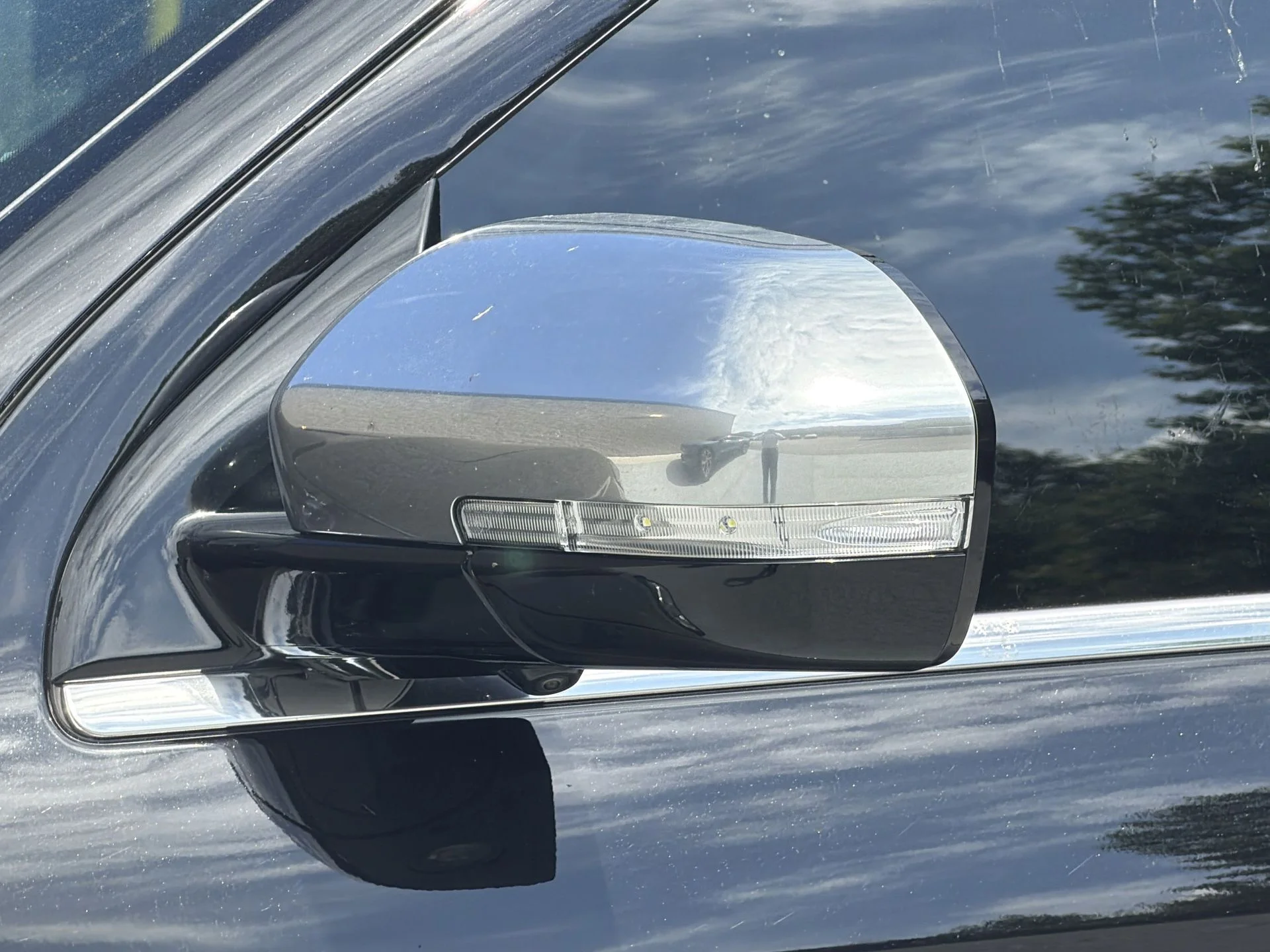 Used 2022 Black Metallic Ford Platinum image 15